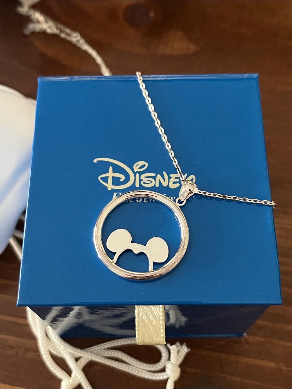 Disney 925 Silver Mickey Mouse Circle Pendant Necklace original box never worn